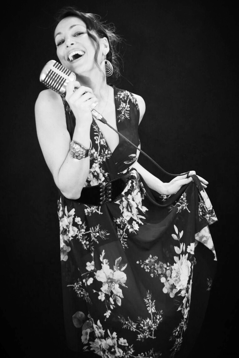 Tra Lisa Stansfield e Amy Winehouse, torna con "Live to Shine" DANHILA, la voce cha ha stregato John Altman 