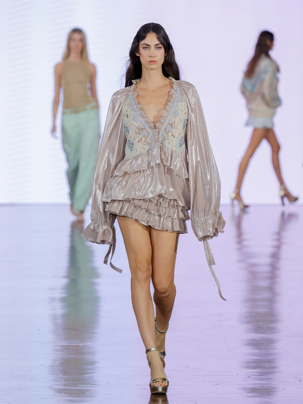 look 27 custo
