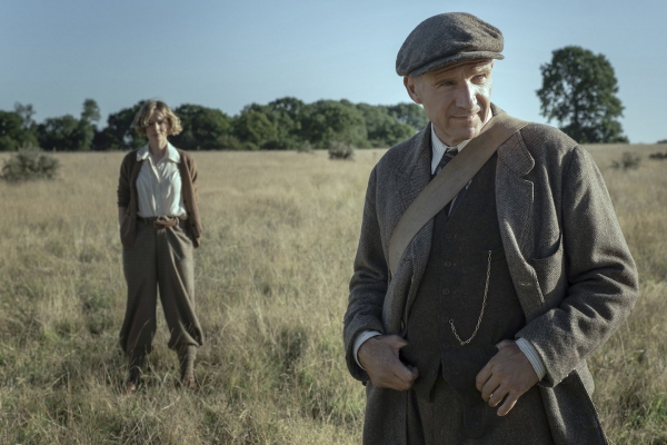 Da oggi su Netflix La Nave Sepolta, il film sugli scavi di Sutton Hoo con Carey Mulligan e Ralph Fiennes|||