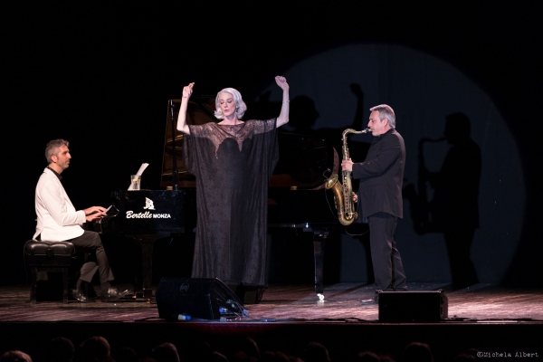 Eleganzissima, lo spettacolo sulla vita straordinaria di Madame Foer|||