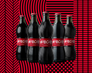 MoleCola veste il design italiano: &ldquo;Bella Fuori&rdquo; trasforma la cola in un oggetto da vivere