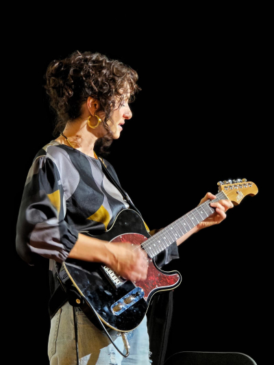 Proseguono gli incontri in musica nello store Amadeus Dischi di Abbiategrasso: sabato 11 aprile appuntamento con Ilaria Pastore ed il suo "Stato di Grazia"