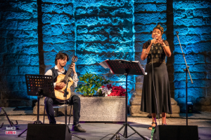 Le storie di Ieri: la voce di velluto di Denise Gueye, la chitarra del pluripremiato Marco Carta e la poesia di De Andr&eacute; su disco e dal vivo