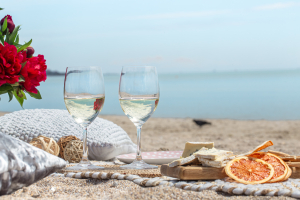 Bianchi d&rsquo;estate: 10 vini perfetti per brindare al sole|||